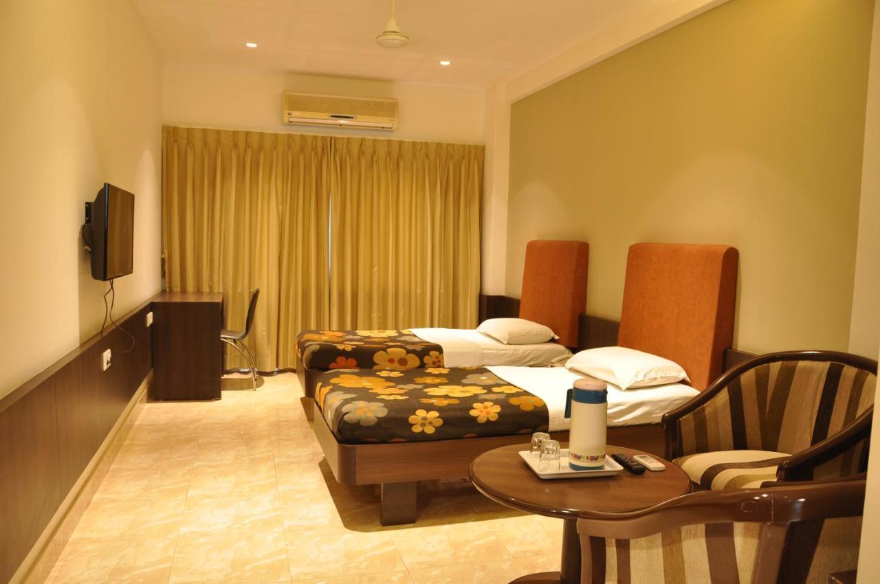 Hotel Prince Residency Bhuj Esterno foto