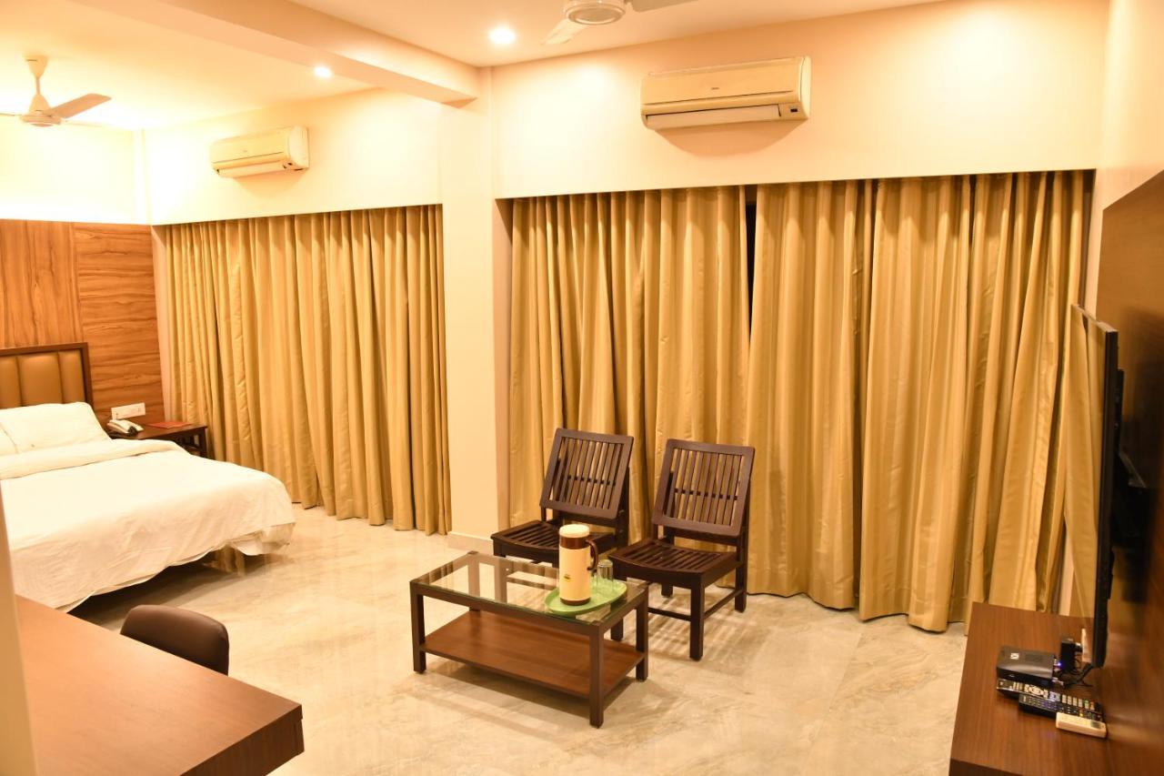 Hotel Prince Residency Bhuj Esterno foto
