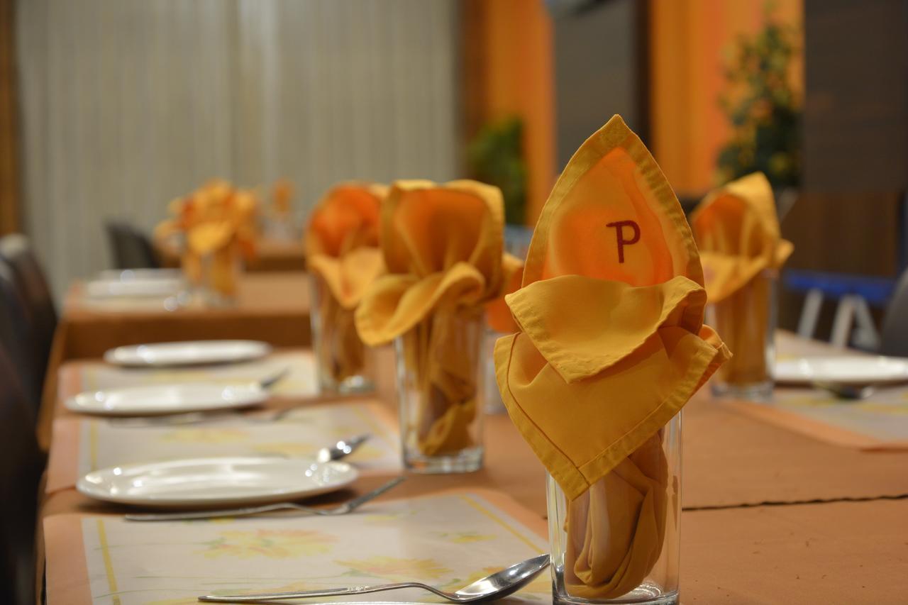 Hotel Prince Residency Bhuj Esterno foto